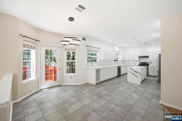 19 Colmart Way, Bridgewater, NJ 08807