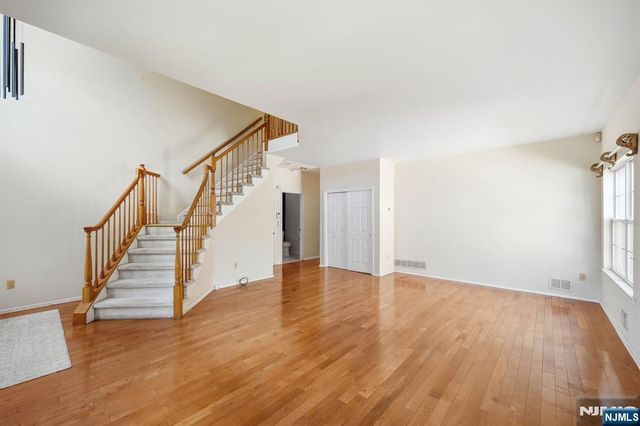 19 Colmart Way, Bridgewater, NJ 08807