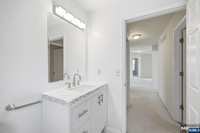 19 Colmart Way, Bridgewater, NJ 08807