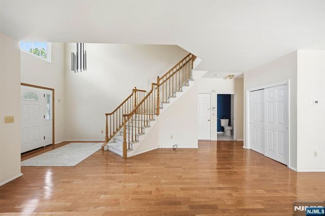 19 Colmart Way, Bridgewater, NJ 08807