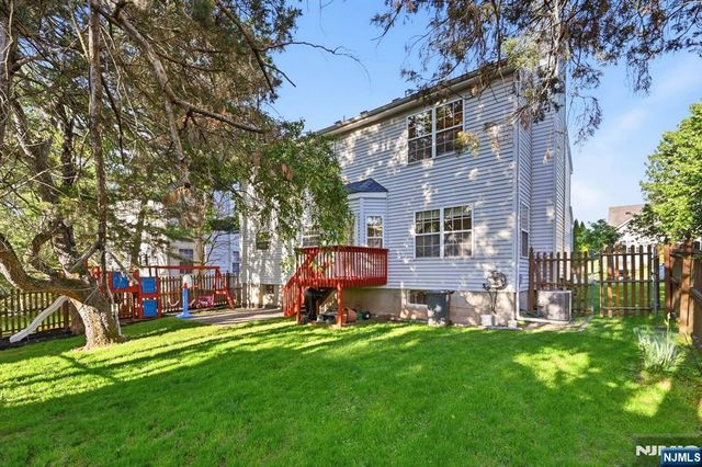 19 Colmart Way, Bridgewater, NJ 08807