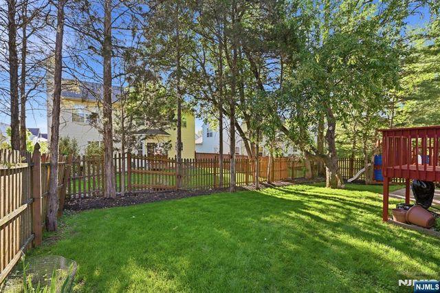 19 Colmart Way, Bridgewater, NJ 08807