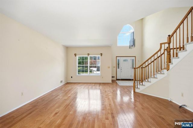 19 Colmart Way, Bridgewater, NJ 08807