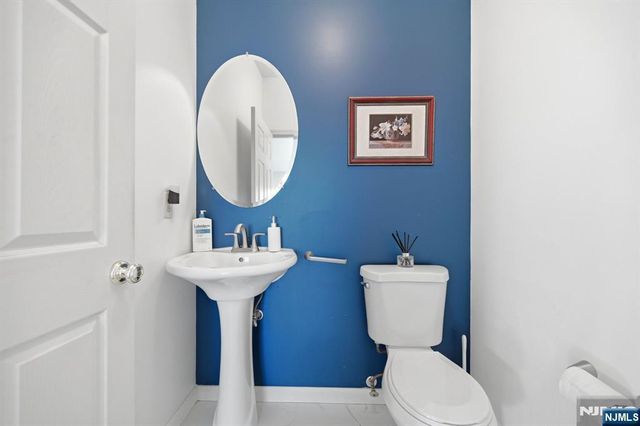 19 Colmart Way, Bridgewater, NJ 08807