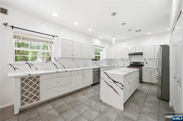 19 Colmart Way, Bridgewater, NJ 08807