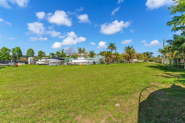 23400 SW 142nd Ave, Homestead, FL 33032