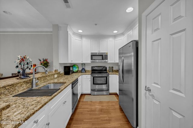 215 Valencia Court Unit 203, Wilmington, NC 28412