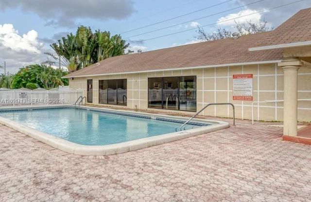 441 SE 3rd Street 505, Dania Beach, FL 33004