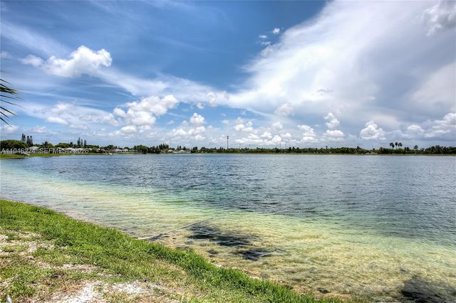 3060 NW 203rd Ter, Miami Gardens, FL 33056