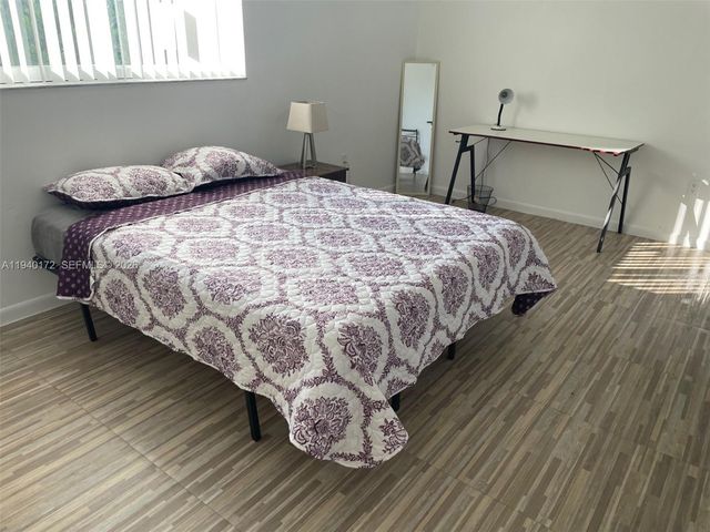 329 SE 2nd St 1-2, Hallandale Beach, FL 33009