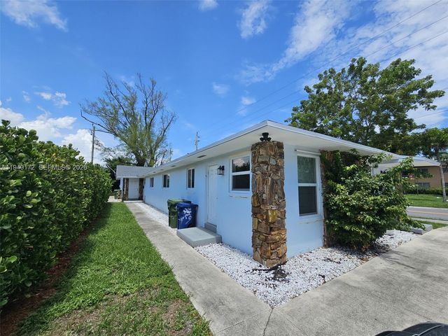 329 SE 2nd St 1-2, Hallandale Beach, FL 33009