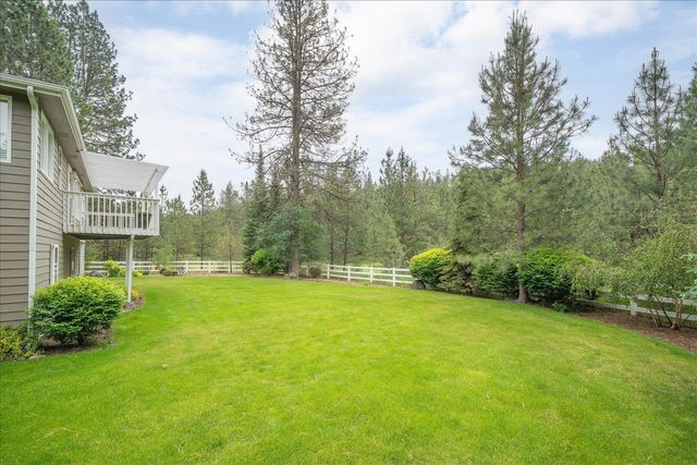 13615 W Charles Rd, Nine Mile Falls, WA 99026