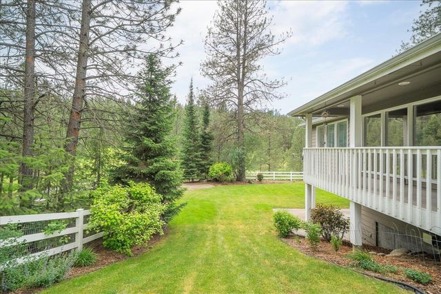 13615 W Charles Rd, Nine Mile Falls, WA 99026