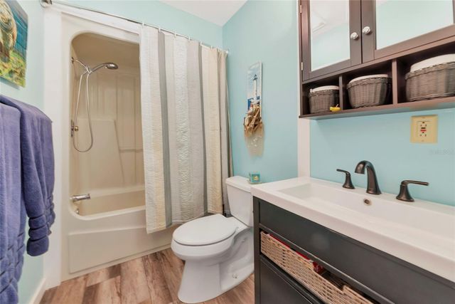 4211 3RD AVENUE NE, Bradenton, FL 34208