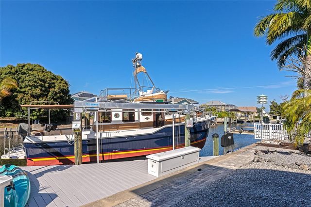 4211 3RD AVENUE NE, Bradenton, FL 34208