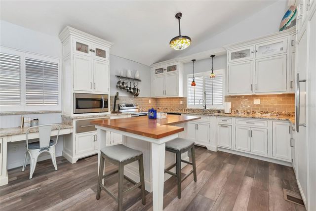 4211 3RD AVENUE NE, Bradenton, FL 34208