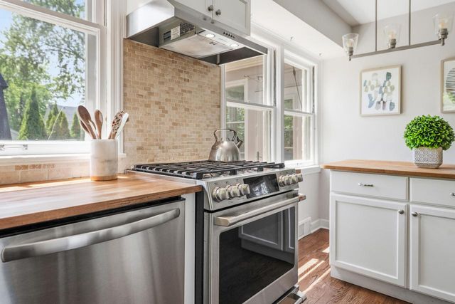315 E Carlisle AVENUE, Whitefish Bay, WI 53217