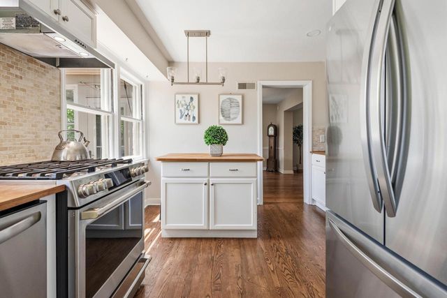 315 E Carlisle AVENUE, Whitefish Bay, WI 53217