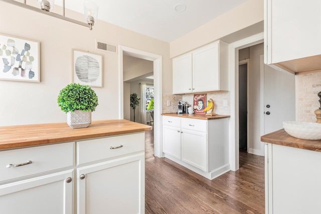 315 E Carlisle AVENUE, Whitefish Bay, WI 53217