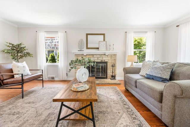 315 E Carlisle AVENUE, Whitefish Bay, WI 53217