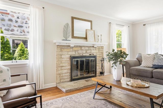 315 E Carlisle AVENUE, Whitefish Bay, WI 53217