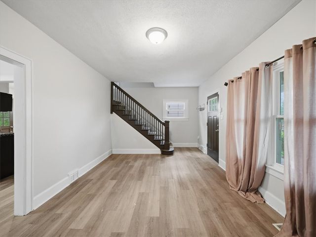 516 West End Ave, Coraopolis, PA 15108