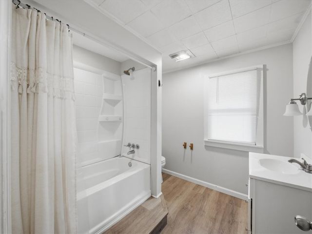 516 West End Ave, Coraopolis, PA 15108