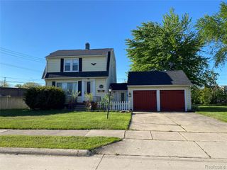 21258 Bon Heur Street, Saint Clair Shores, MI 48081