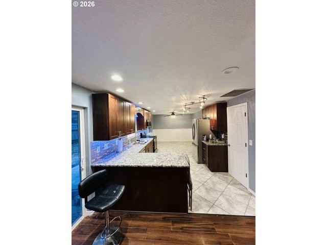 20820 Sw EGGERT Way, Beaverton, OR 97078