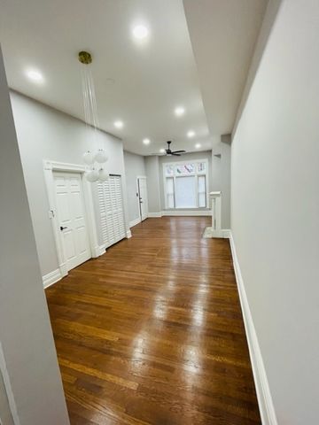 706 S Claremont Avenue, Chicago, IL 60612