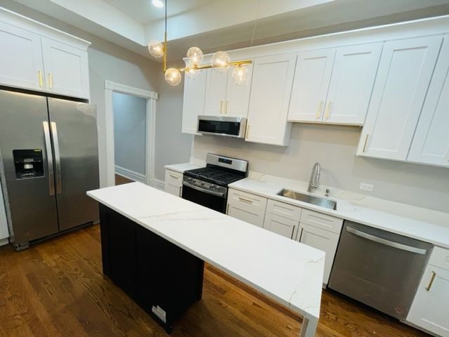 706 S Claremont Avenue, Chicago, IL 60612