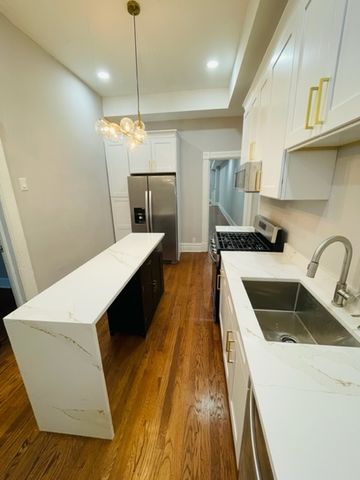 706 S Claremont Avenue, Chicago, IL 60612