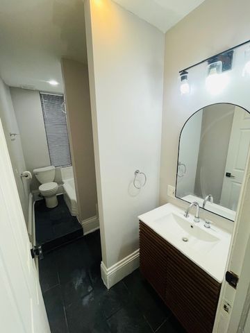 706 S Claremont Avenue, Chicago, IL 60612