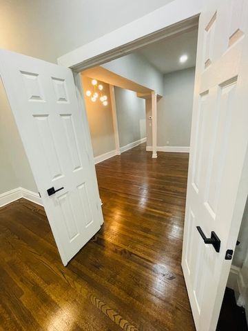 706 S Claremont Avenue, Chicago, IL 60612