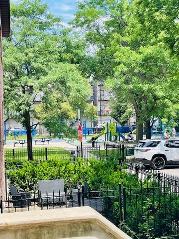 706 S Claremont Avenue, Chicago, IL 60612