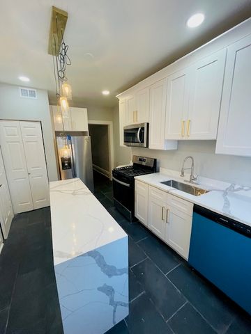 706 S Claremont Avenue, Chicago, IL 60612