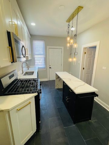 706 S Claremont Avenue, Chicago, IL 60612