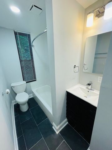 706 S Claremont Avenue, Chicago, IL 60612