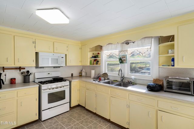 1128 Drakes Creek Road, Trade, TN 37691