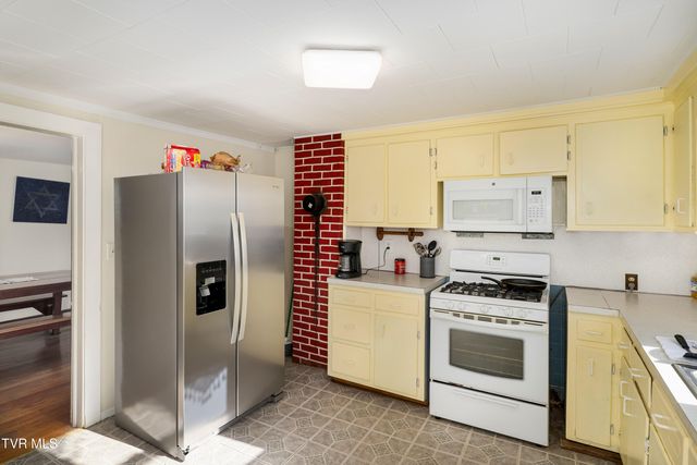 1128 Drakes Creek Road, Trade, TN 37691