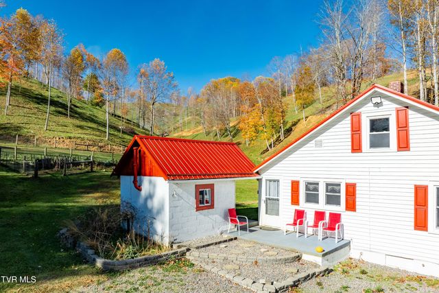 1128 Drakes Creek Road, Trade, TN 37691