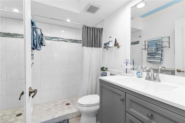 2980 Kings Lake BLVD 2980, Naples, FL 34112