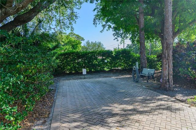 2980 Kings Lake BLVD 2980, Naples, FL 34112