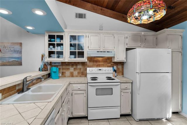 2980 Kings Lake BLVD 2980, Naples, FL 34112