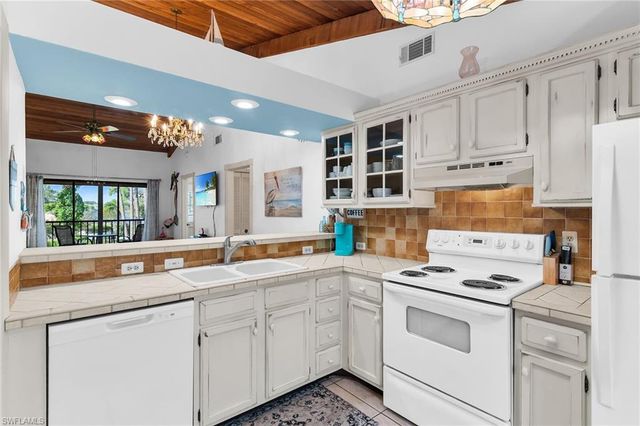 2980 Kings Lake BLVD 2980, Naples, FL 34112