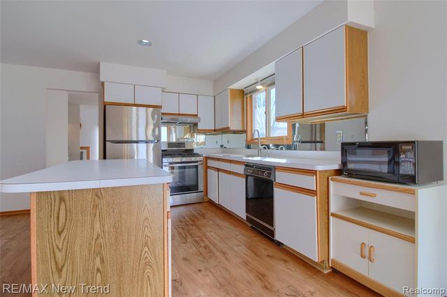 30301 Essex, Farmington, MI 48331