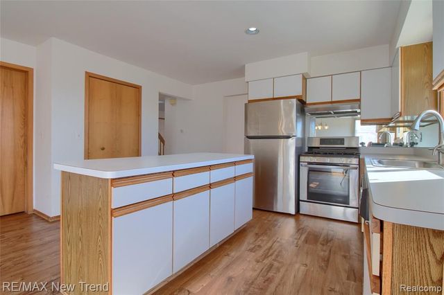 30301 Essex, Farmington, MI 48331