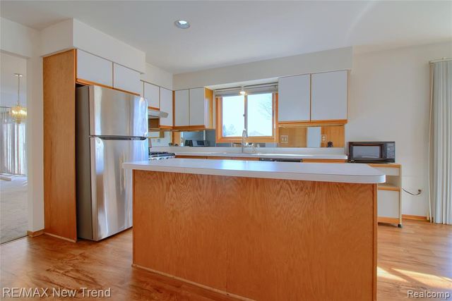 30301 Essex, Farmington, MI 48331