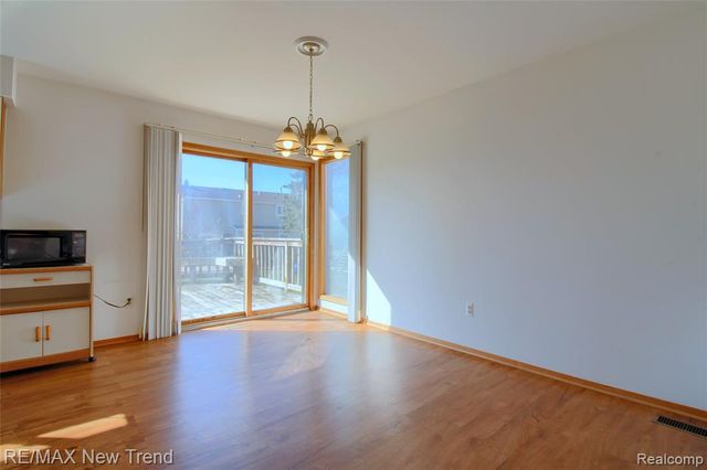 30301 Essex, Farmington, MI 48331