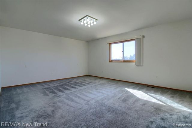 30301 Essex, Farmington, MI 48331